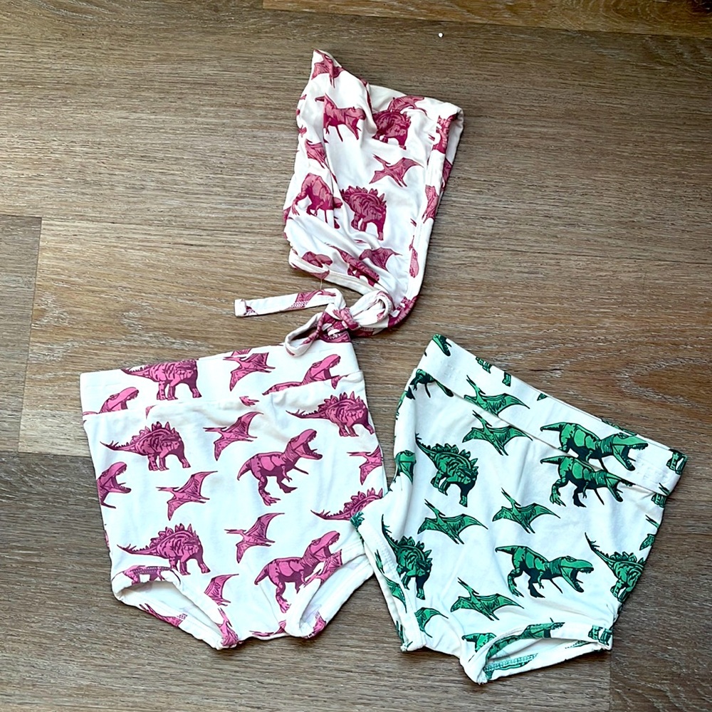 NWOT B/G matching bummies with single bonnet, kate Quinn, 6-12 mon